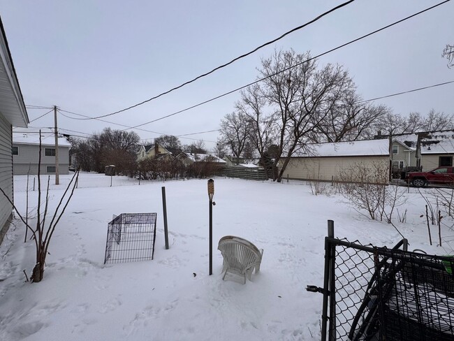 Building Photo - AVAILABLE NOW! Large 3 Bedroom, 2 Bathroom, with Extra Rooms and Two Car Garage in Anoka