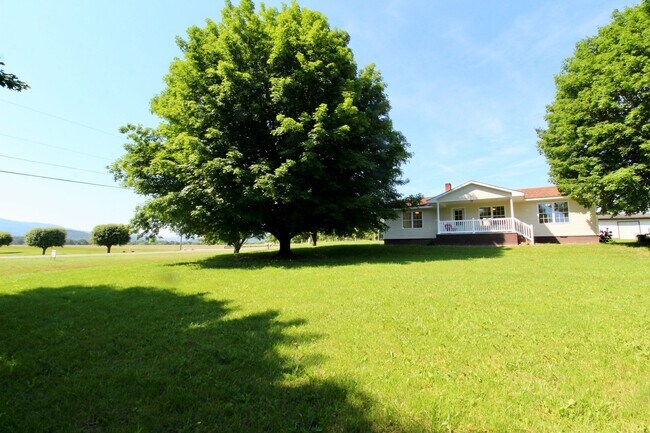 Building Photo - Stunning Home with Breathtaking Blue Ridge Mountain Views!   3 Bedrooms | 2 Baths