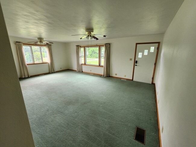 Building Photo - 7146 Tamarack Rd