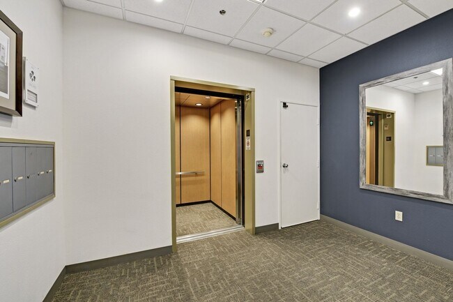 Building Photo - Trendy Live Work Loft Kensington Park Plaza