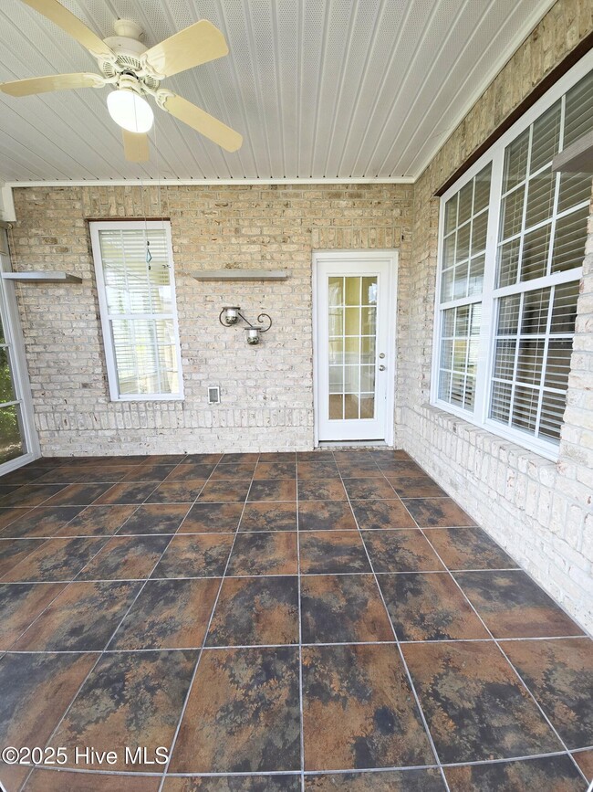 Building Photo - 1011 Ginger Lily Way
