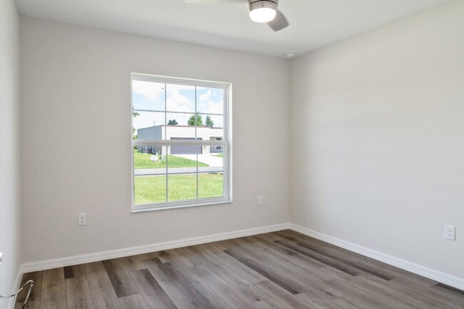 Building Photo - 13422 SW 48th Ave