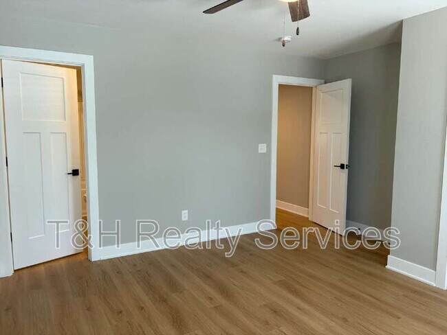 Building Photo - 621 W 39th St