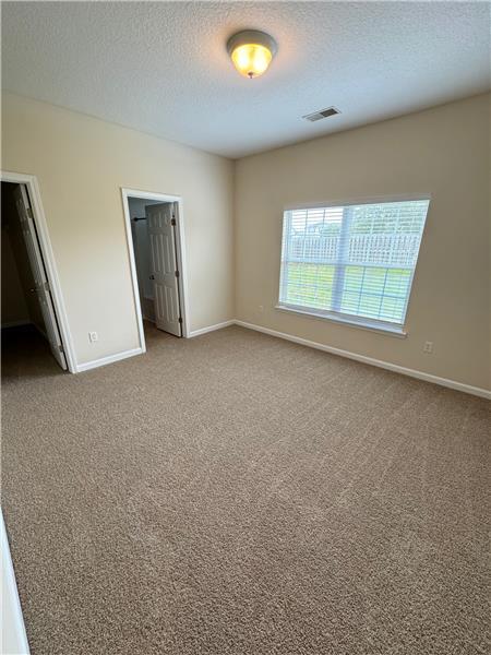 Building Photo - 260 Red Oak Dr