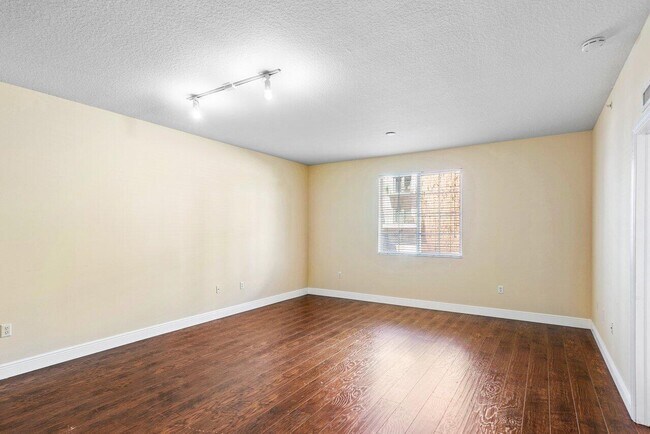 Building Photo - 250 NE 3rd Ave