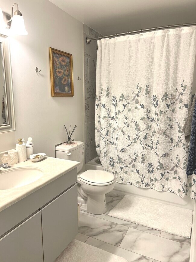 Building Photo - 8812 Briar Ct