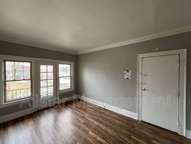 Building Photo - 3628 E 142nd St