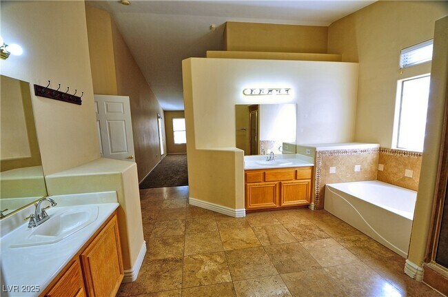 Building Photo - 1310 Autumn Wind Way