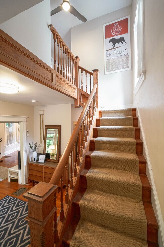 Building Photo - R0441