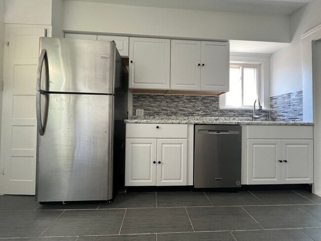 Building Photo - 1285 Cook Ave