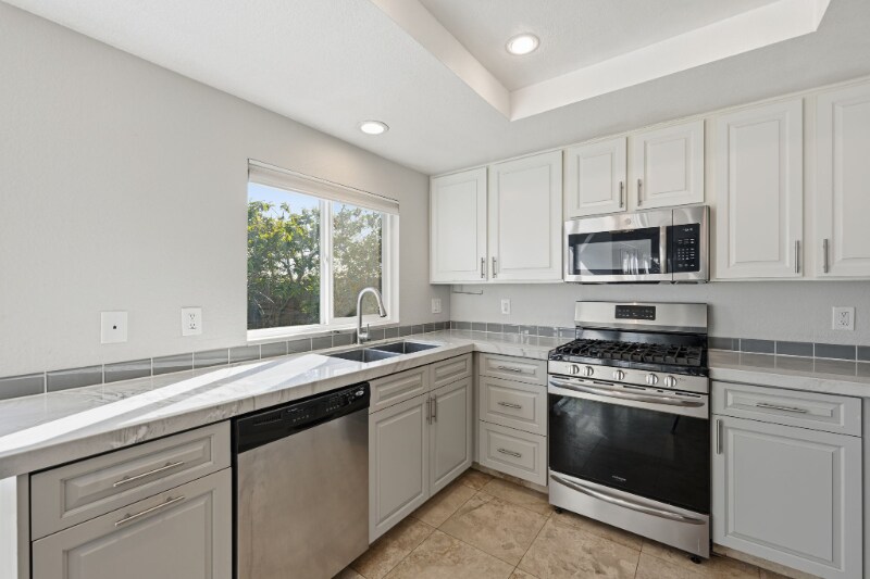 Building Photo - 1727 Avenida Alta Mira