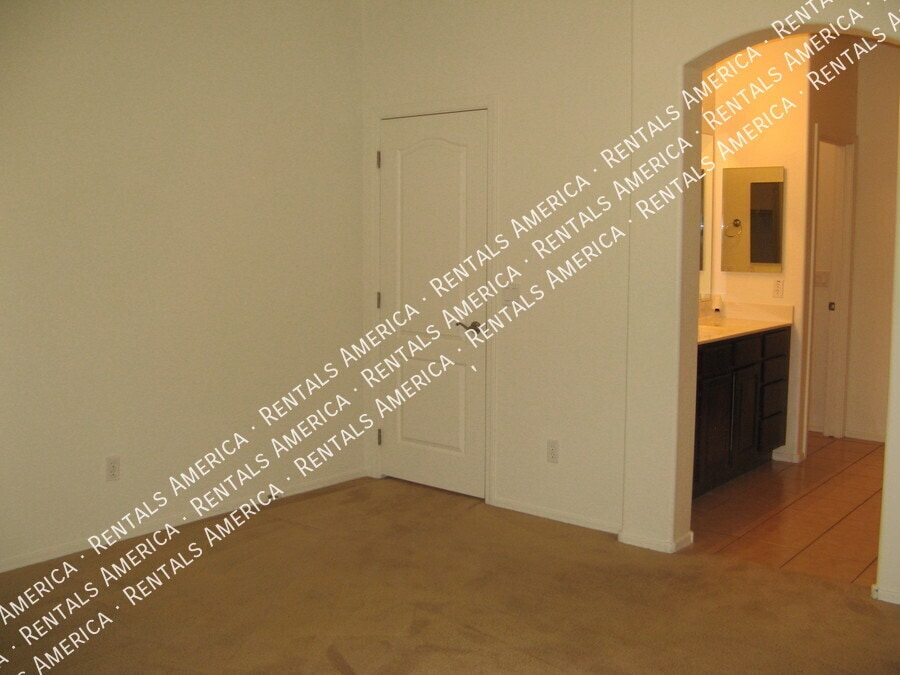 Building Photo - 1378 W Brangus Way