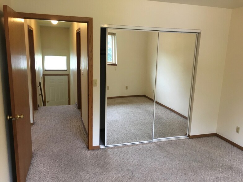 Bdrm 3 closet - 1114 1st Ave