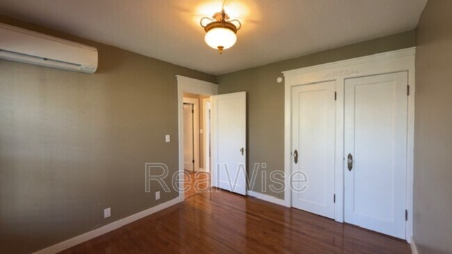 Building Photo - 501 NE Broadway St