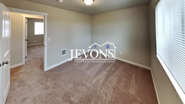 Building Photo - $500 Off on the First Month!! Enchanting 2020-built single-family home in Yakima