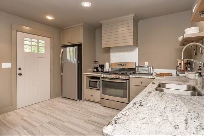 Building Photo - 303 NW F St