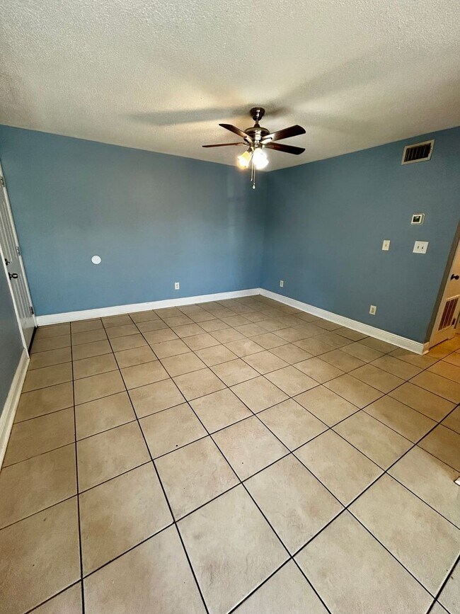 Building Photo - 6321 Lenawee St