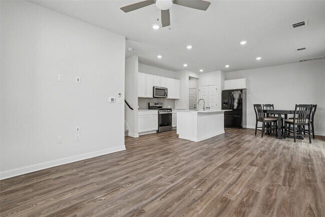 Building Photo - 8518 Leroi Dr