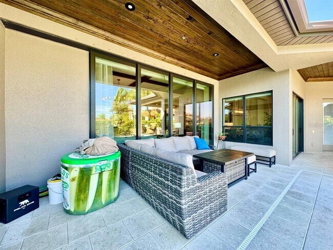 Building Photo - 10605 Sabella Dr