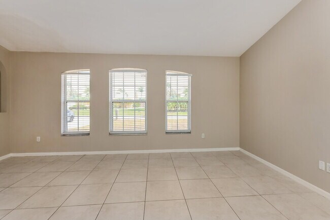 Building Photo - 2210 SE 15th St