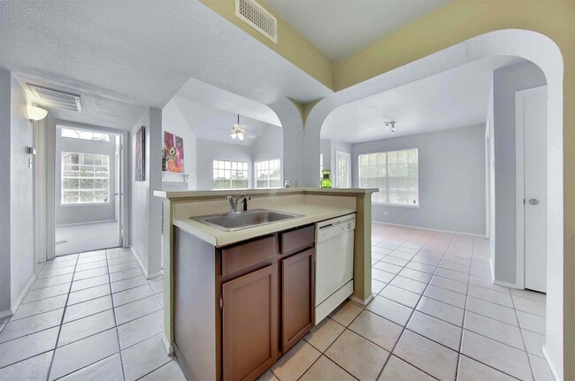 Building Photo - 10630 Westbrae Pkwy