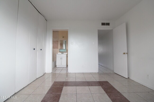 Building Photo - 5200 Carousel Dr