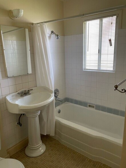 Bathroom - 309 Birmingham Rd