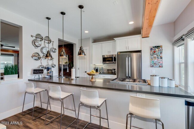 Building Photo - 816 N 3rd Ave