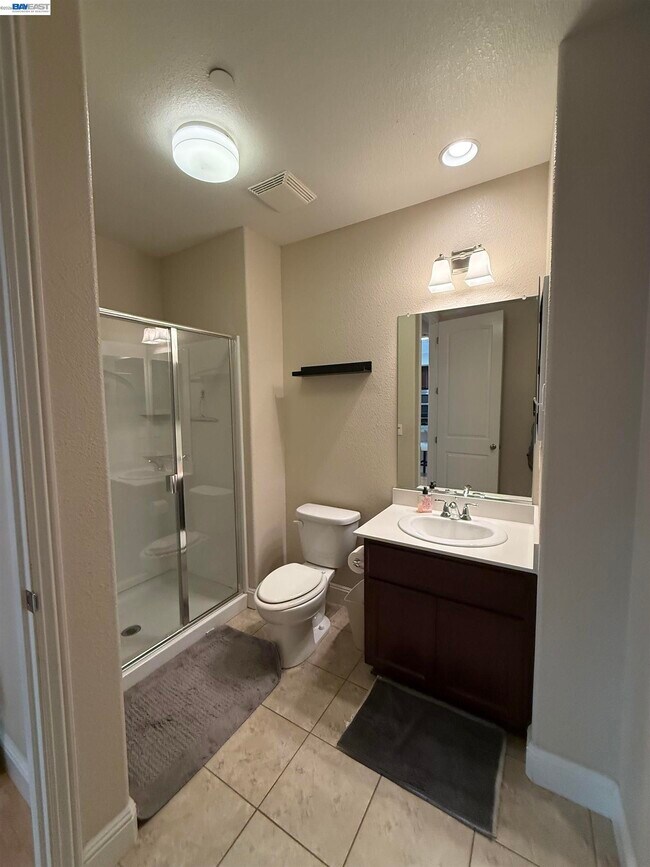 Building Photo - 6492 Bayview Dr