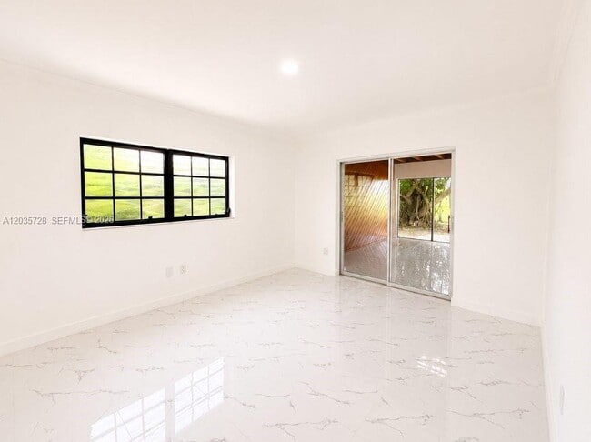 Building Photo - 401 S Shore Dr