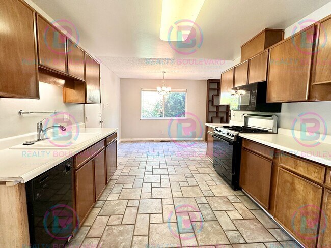 Building Photo - Charming 3-Bedroom Home Near McCarran – Gr...