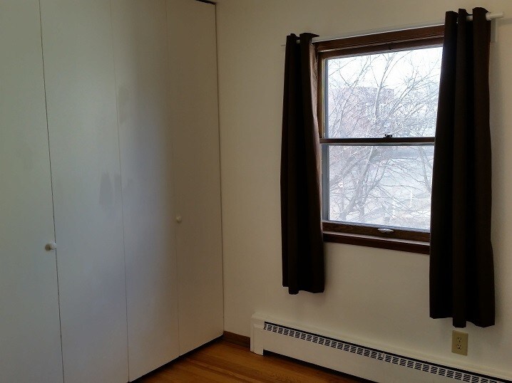 Bedroom - 1022 Arkwright St N