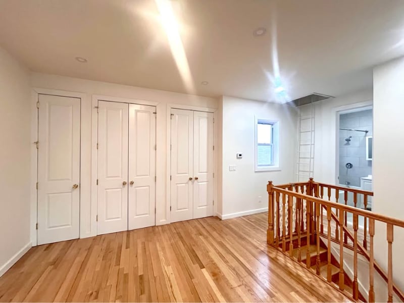 Building Photo - 537 E 5th St