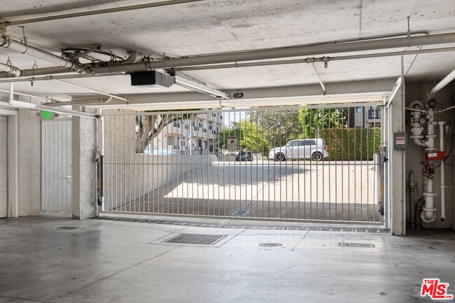 Building Photo - 13030 Moorpark St