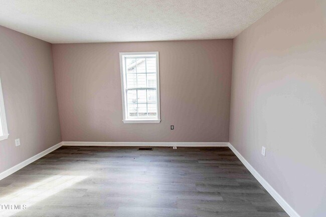 Building Photo - 1129 Cherry St