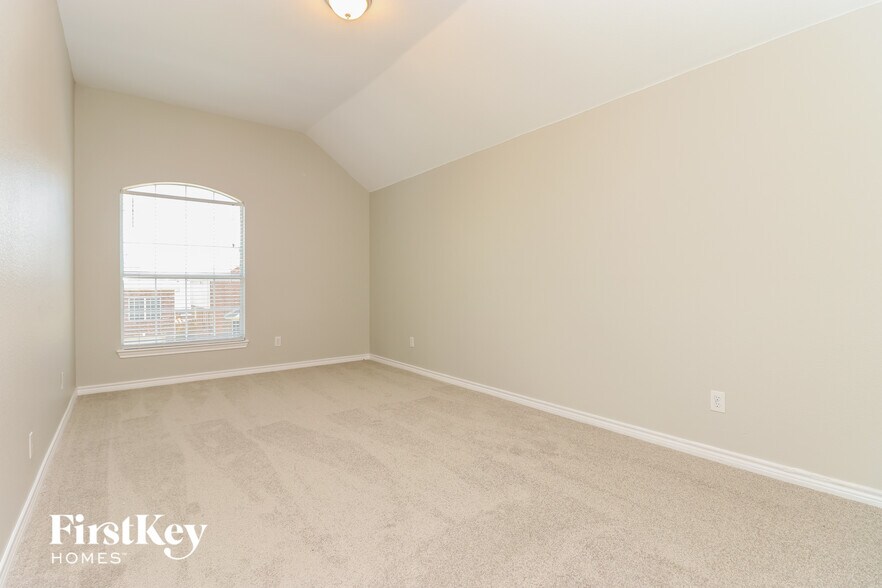 Building Photo - 5005 Portview Dr