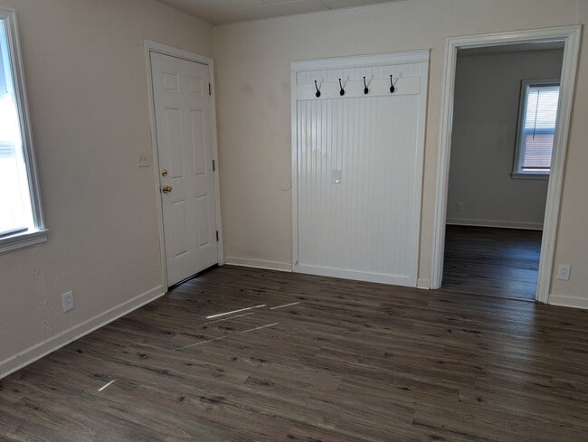 Building Photo - 213 Arbor St