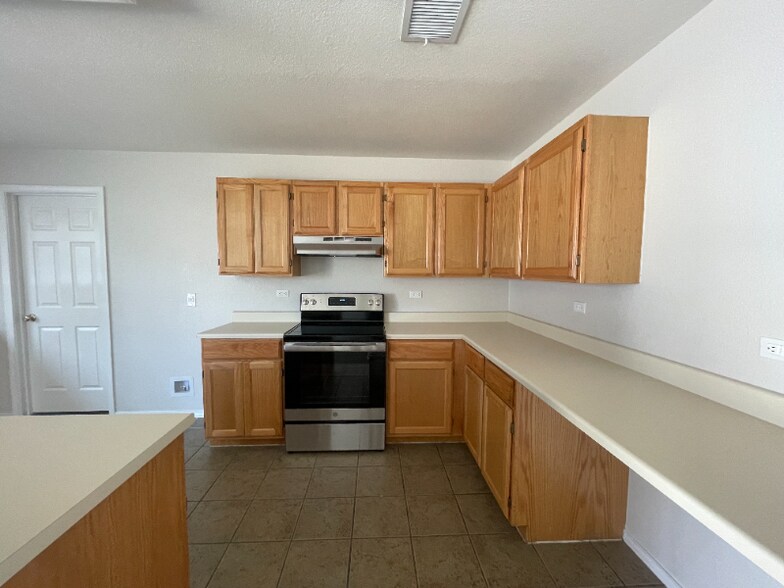 Building Photo - 2135 Lima Loop