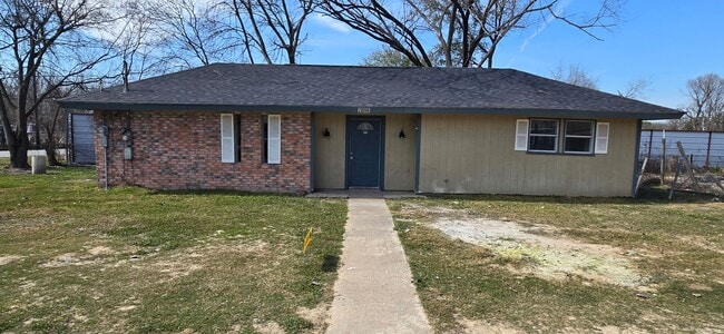 Building Photo - 206 Raymac St