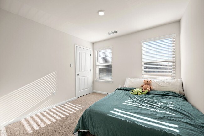 Building Photo - 121 Kennison Ln