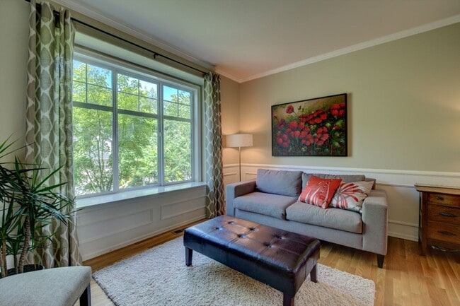 Building Photo - 4Bd/2.5Ba Issaquah House