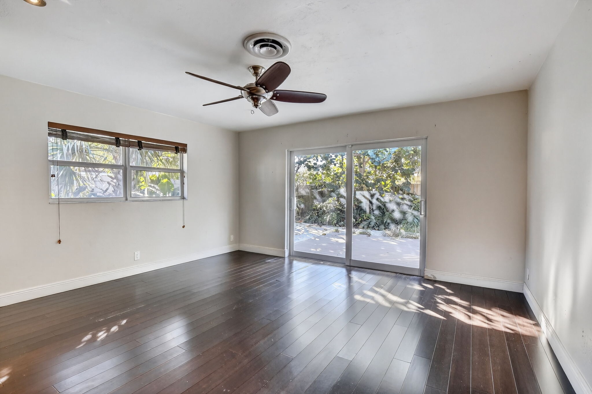 Building Photo - 2740 NE 34th St