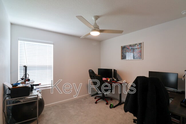 Building Photo - 6724 Paso Fino Dr