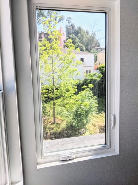 Building Photo - 728 E Palmer Ave