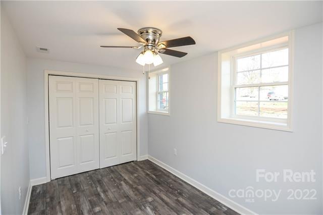 Building Photo - 9025 Longview Dr