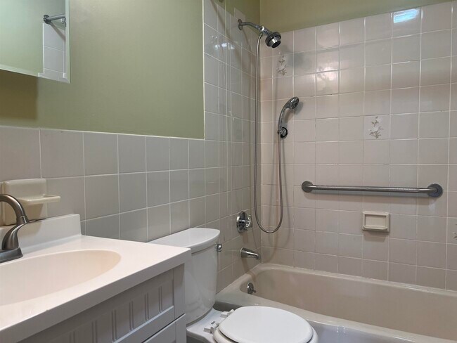 Building Photo - 383 Huse Rd