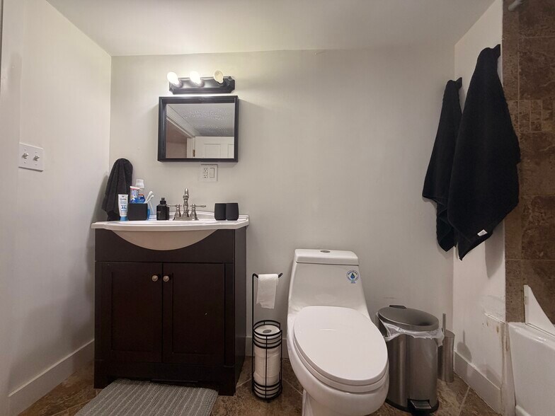 Building Photo - 532 East St