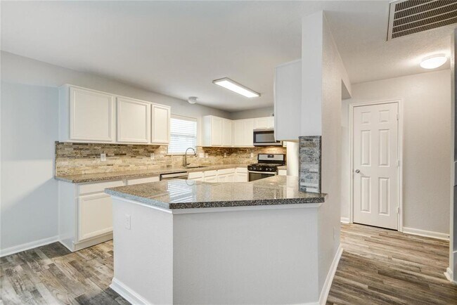 Building Photo - 7130 Cypress Pr Dr