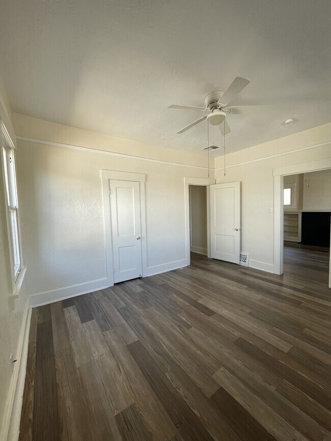 Building Photo - 1518 Lawton Dr