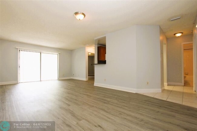 Building Photo - 3457 NW 44th St